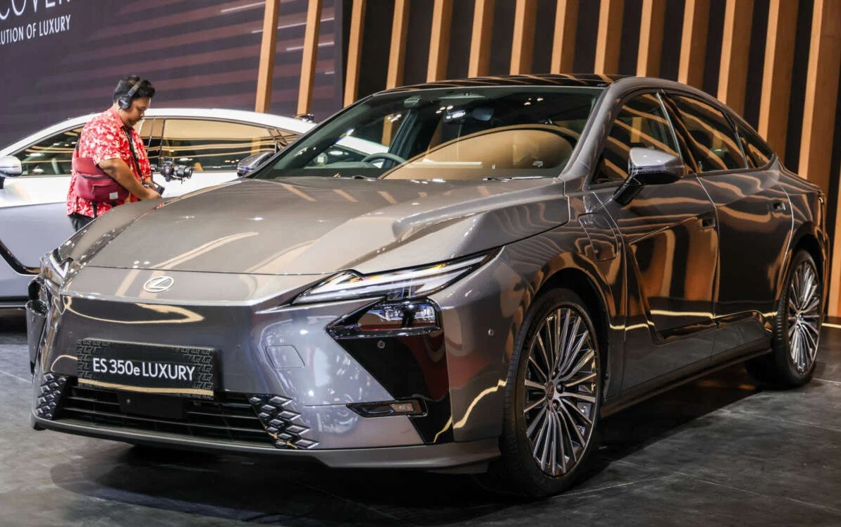 2026-GIIAS-Lexus-ES350h-Luxury-1-1200x801 3.jpg