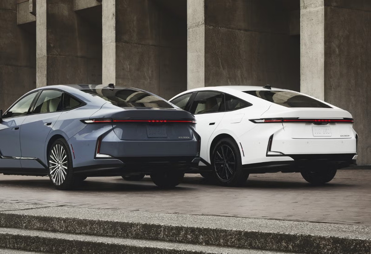 2026-lexus-es-hybrid-and-ev-blue-and-white-front-angled-view 2.jpg