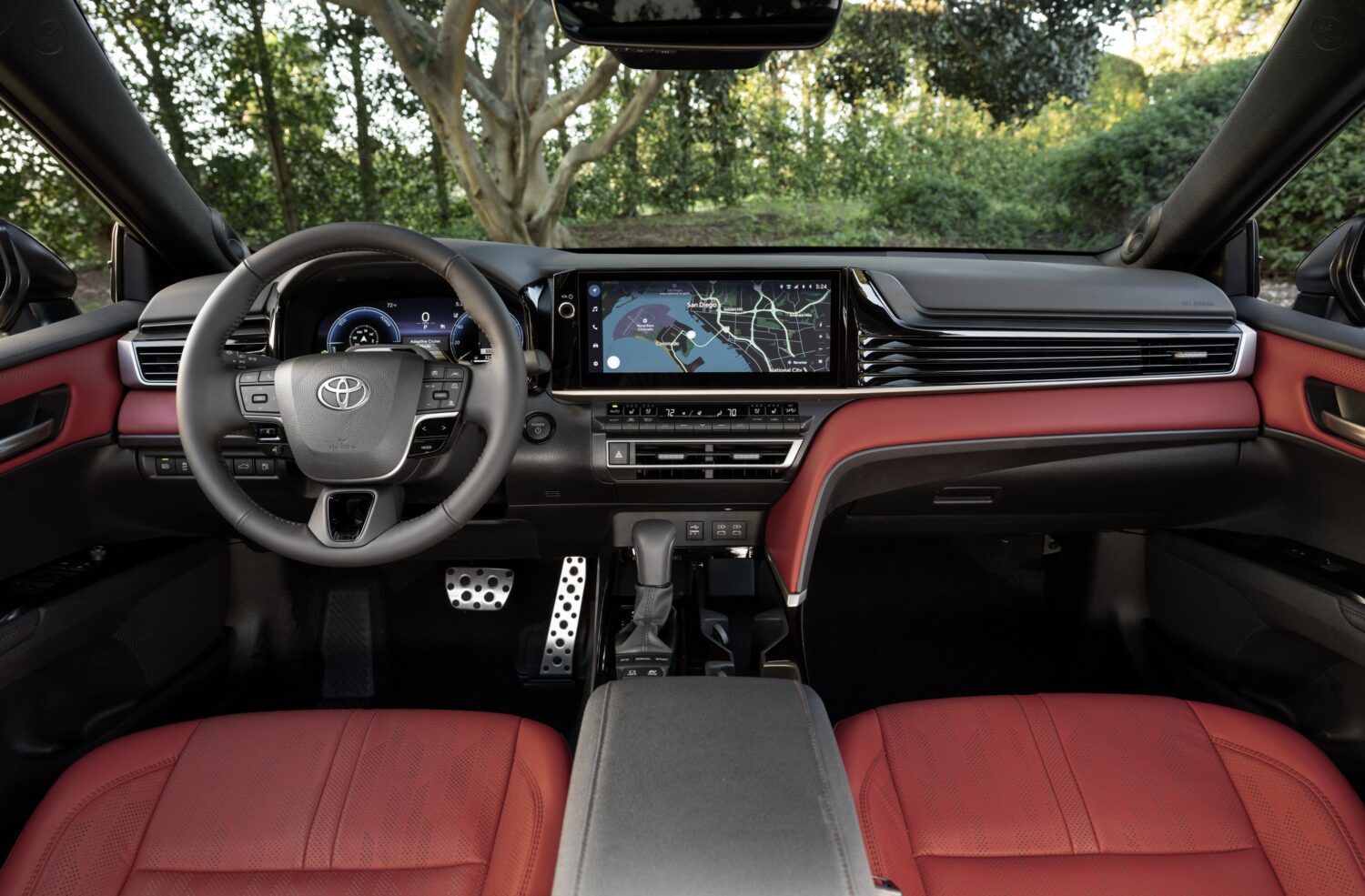 2026_Camry_XSE_CockpitRed_306-1500x985.jpg