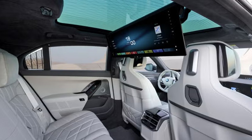 2027-bmw-x7-render 4.jpg
