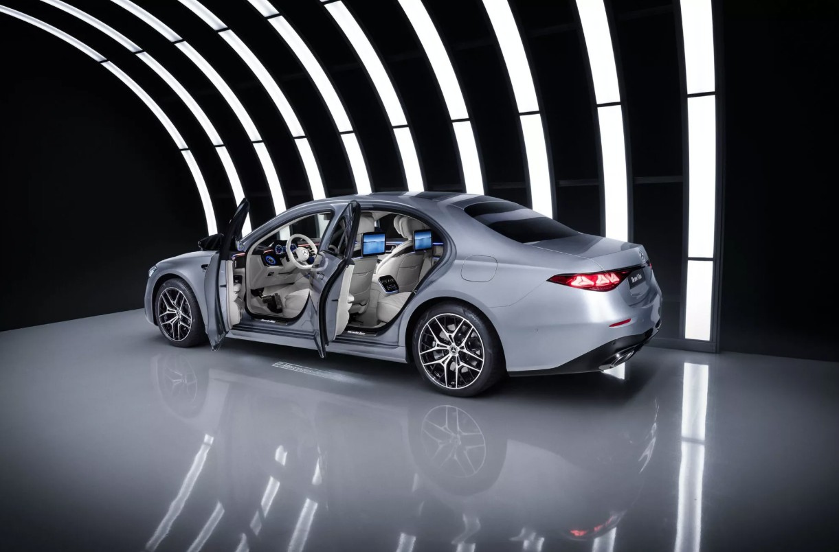 2027-Mercedes-S-Class-34-2048x1365 4.jpg