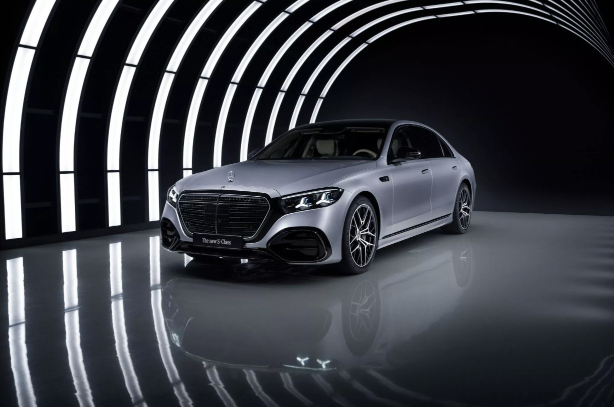 2027-Mercedes-S-Class-34-2048x1365.jpg