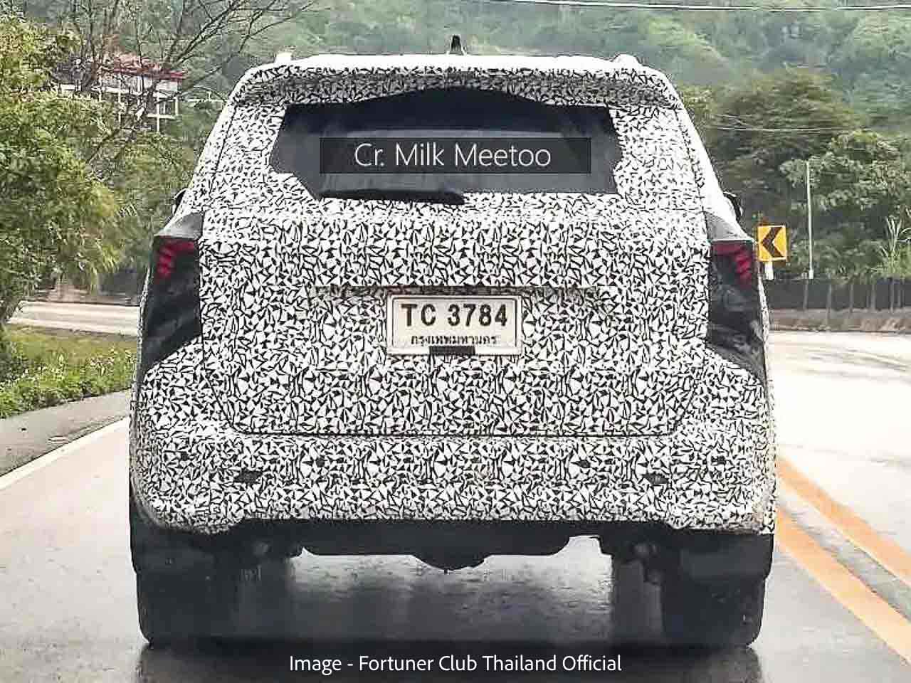 2027-toyota-fortuner-rear-spied-new-details-2.jpg