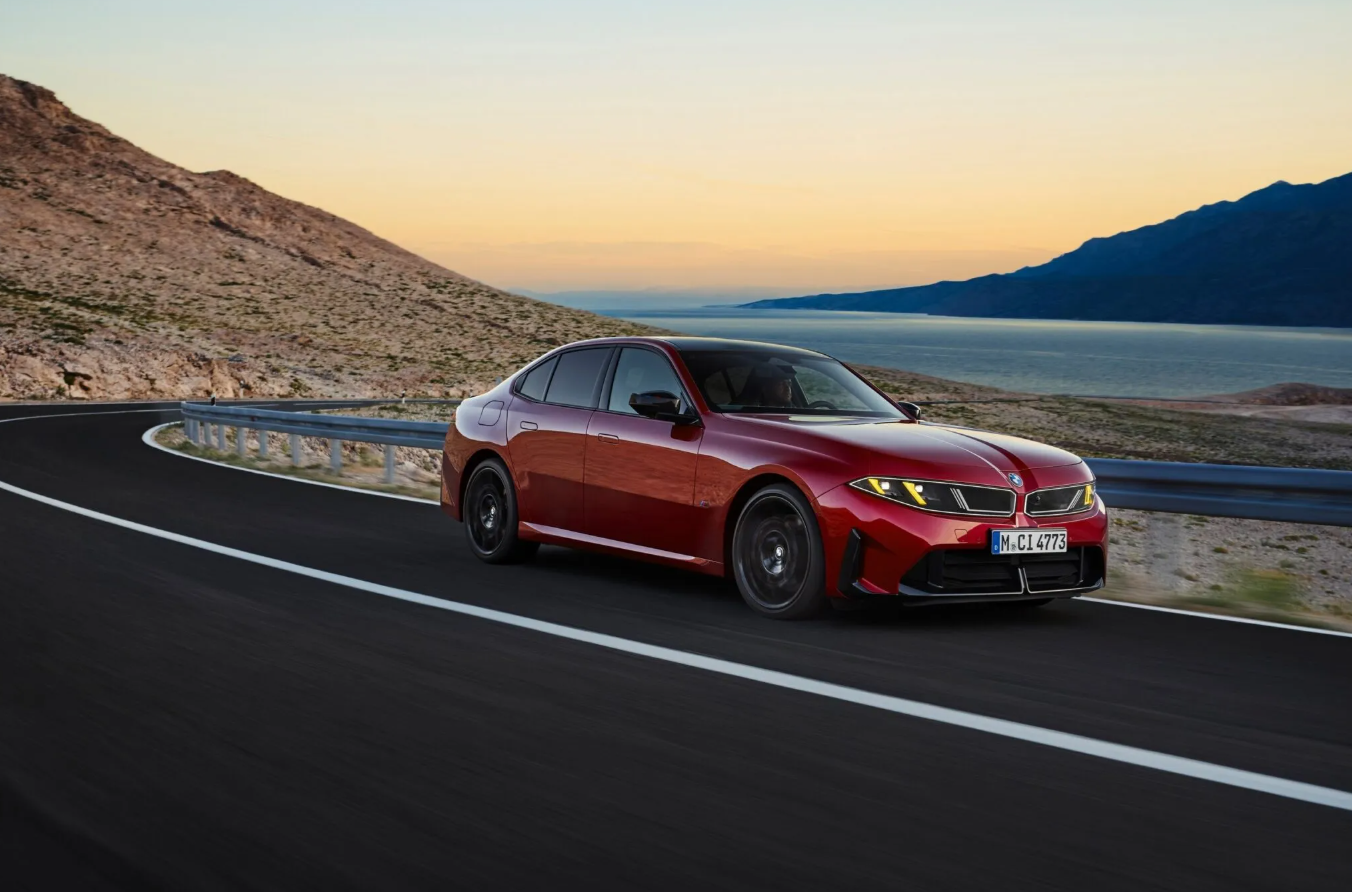 BMW-3-Series-New-Photos-2027 2.png