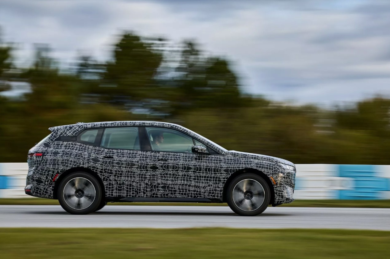 BMW iX Facelift 2026 5.jpg