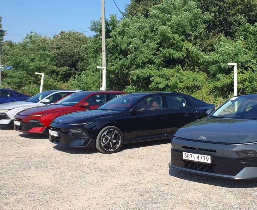 Hyundai Elantra 2027a14.jpg