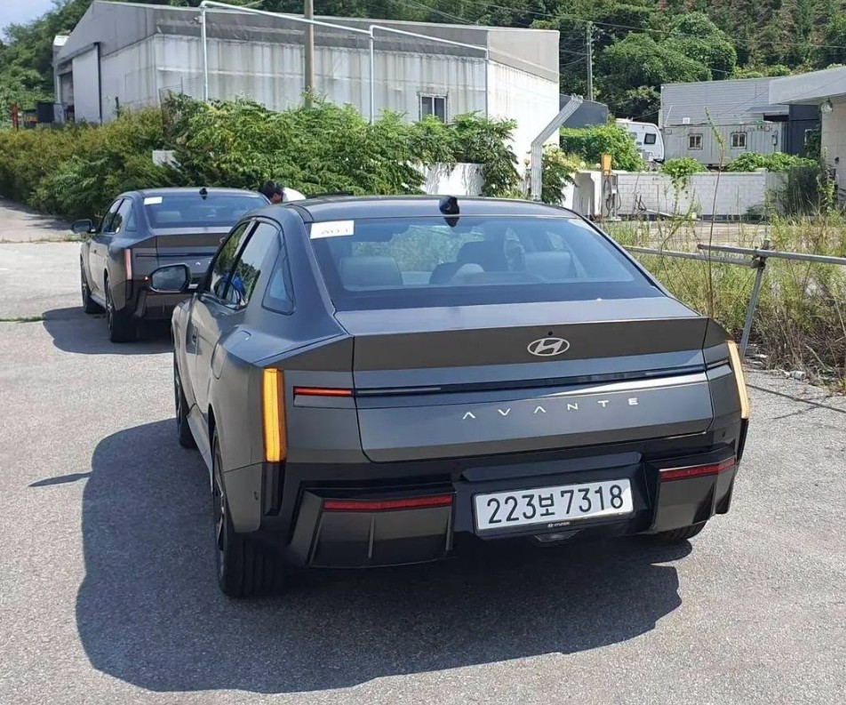 Hyundai Elantra 2027a2.jpg