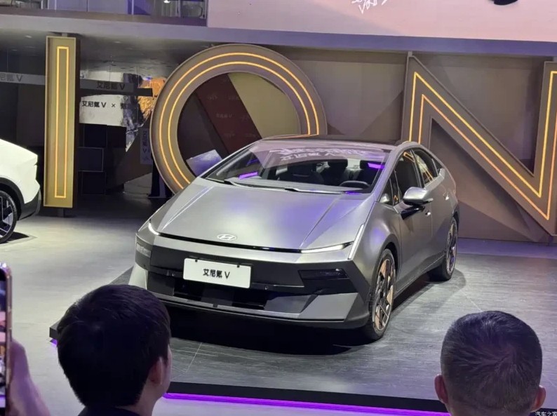 Hyundai Ioniq V -a2.jpg