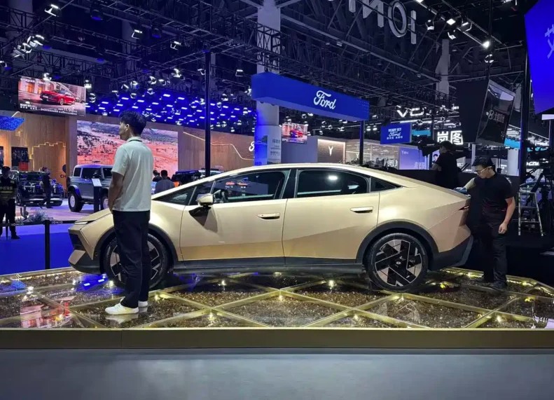 Hyundai Ioniq V -a3.jpg
