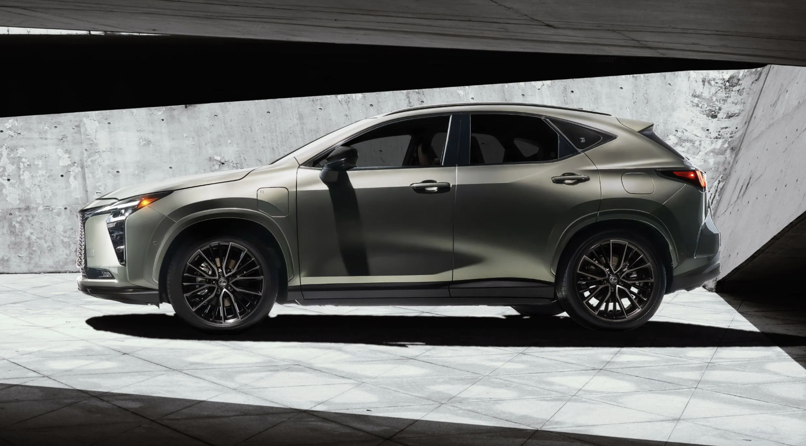 Lexus NX 2027  2026-09-01 lúc 17.40.43.png