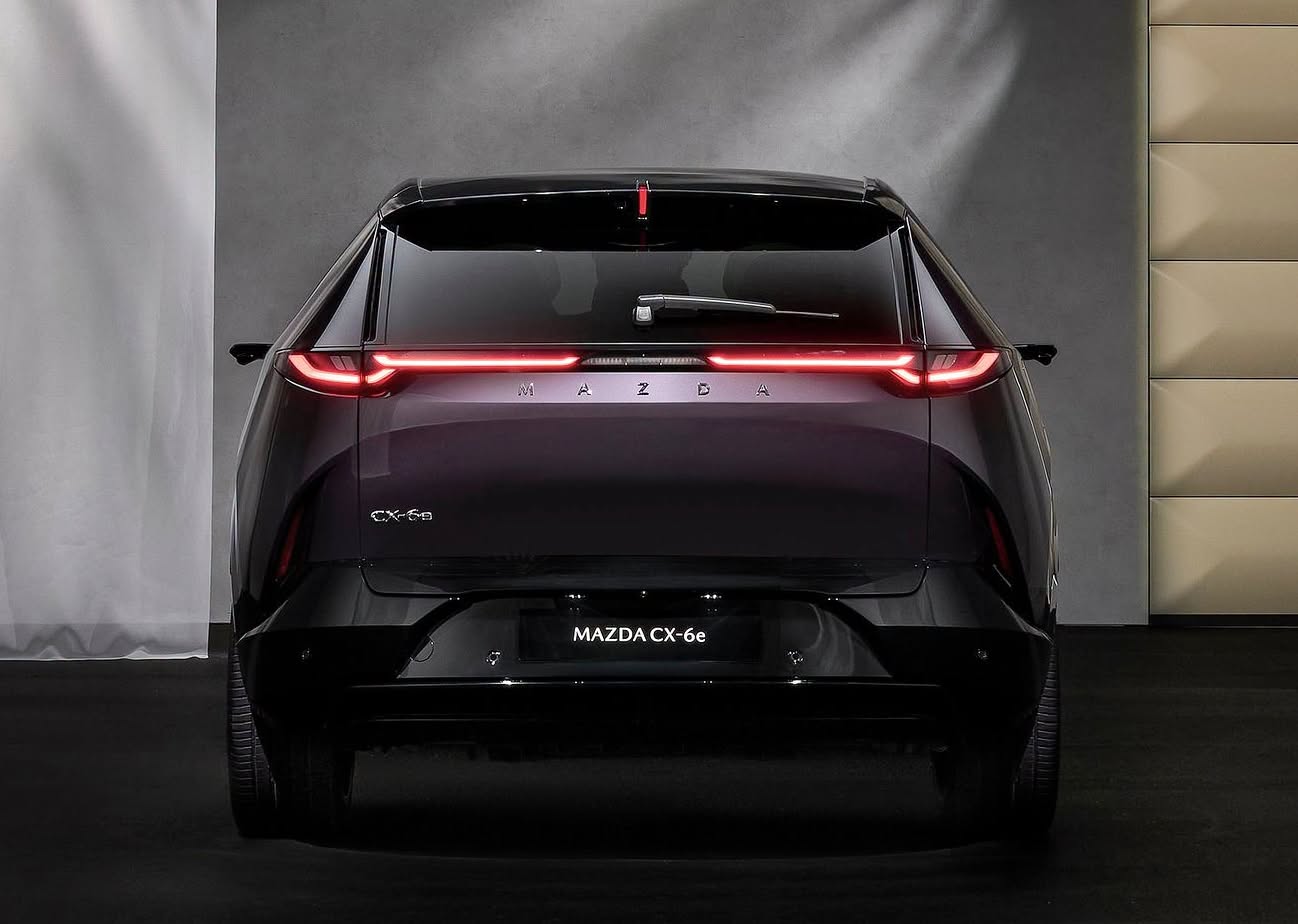 Mazda CX-6e 7.jpg
