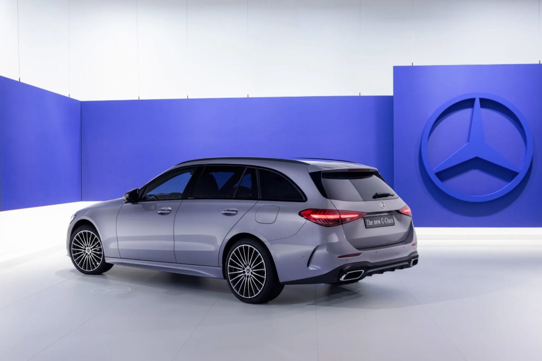Mercedes-Benz C-Class facelift 2.jpg