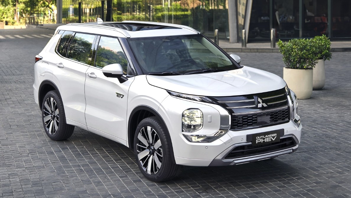 Mitsubishi Outlander PHEV 2026.jpg