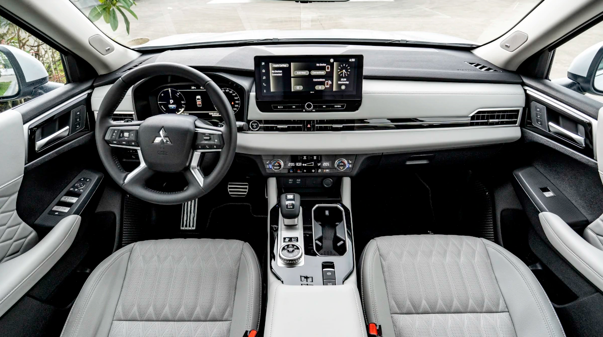 Mitsubishi Outlander PHEV 4.png