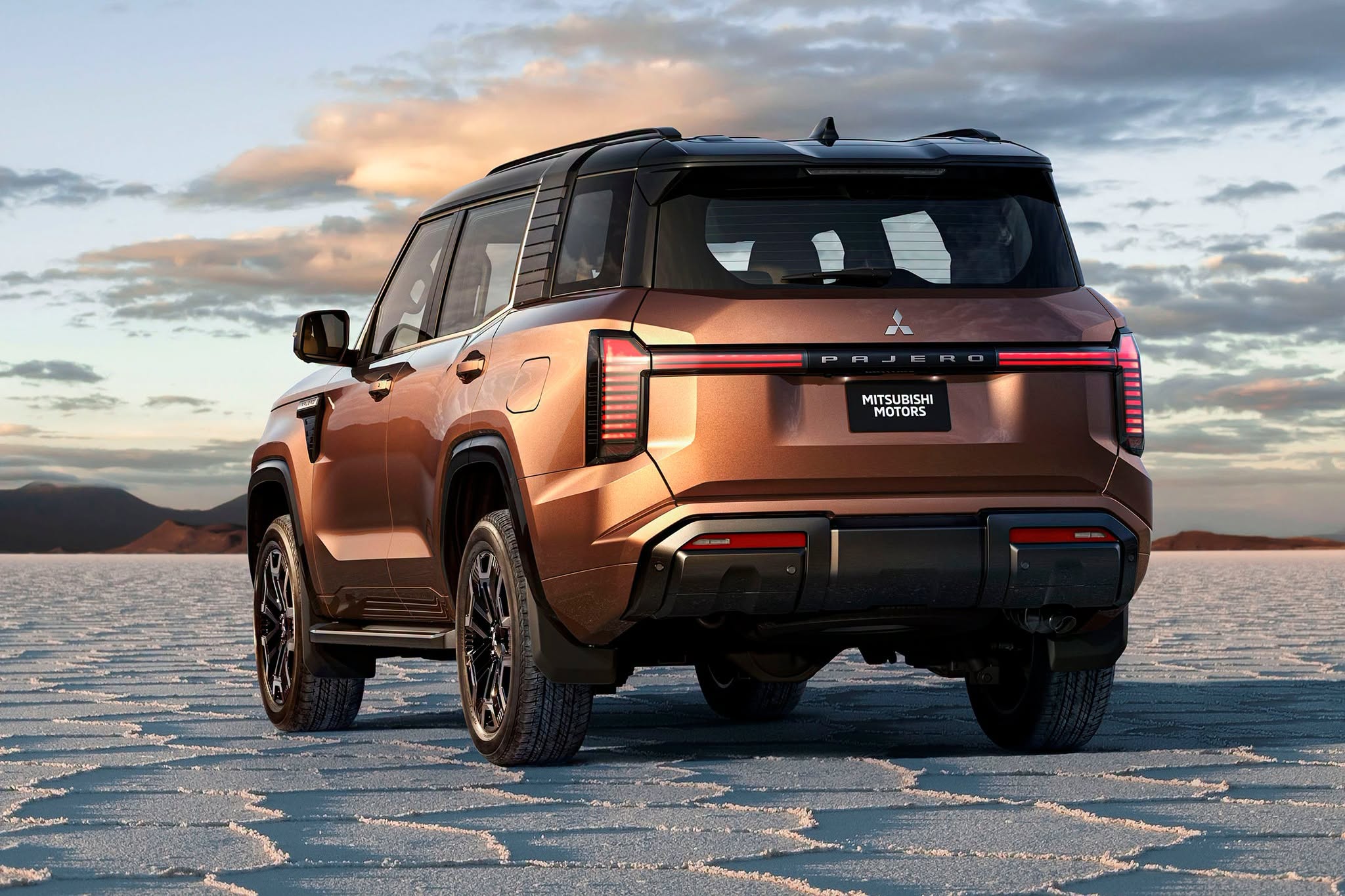 Mitsubishi Pajero  (1).jpg