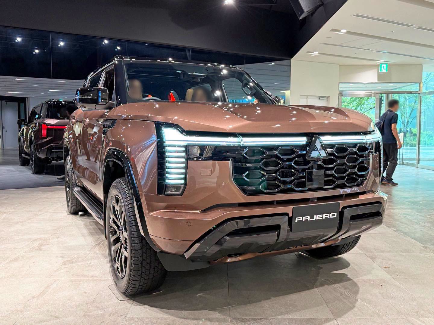 Mitsubishi Pajero -2.jpg