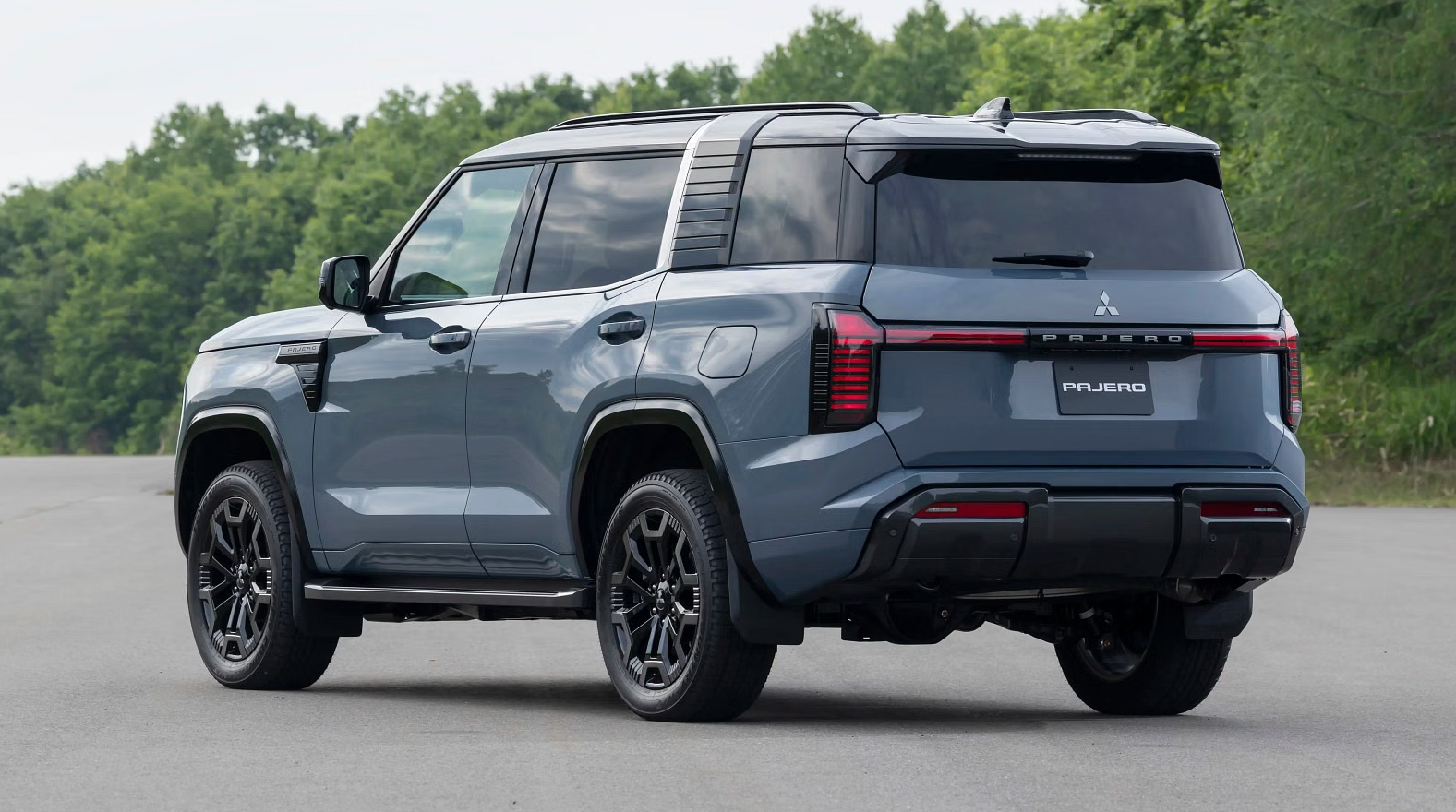 Mitsubishi Pajero 2.png