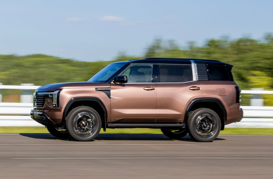 Mitsubishi Pajero 2.png
