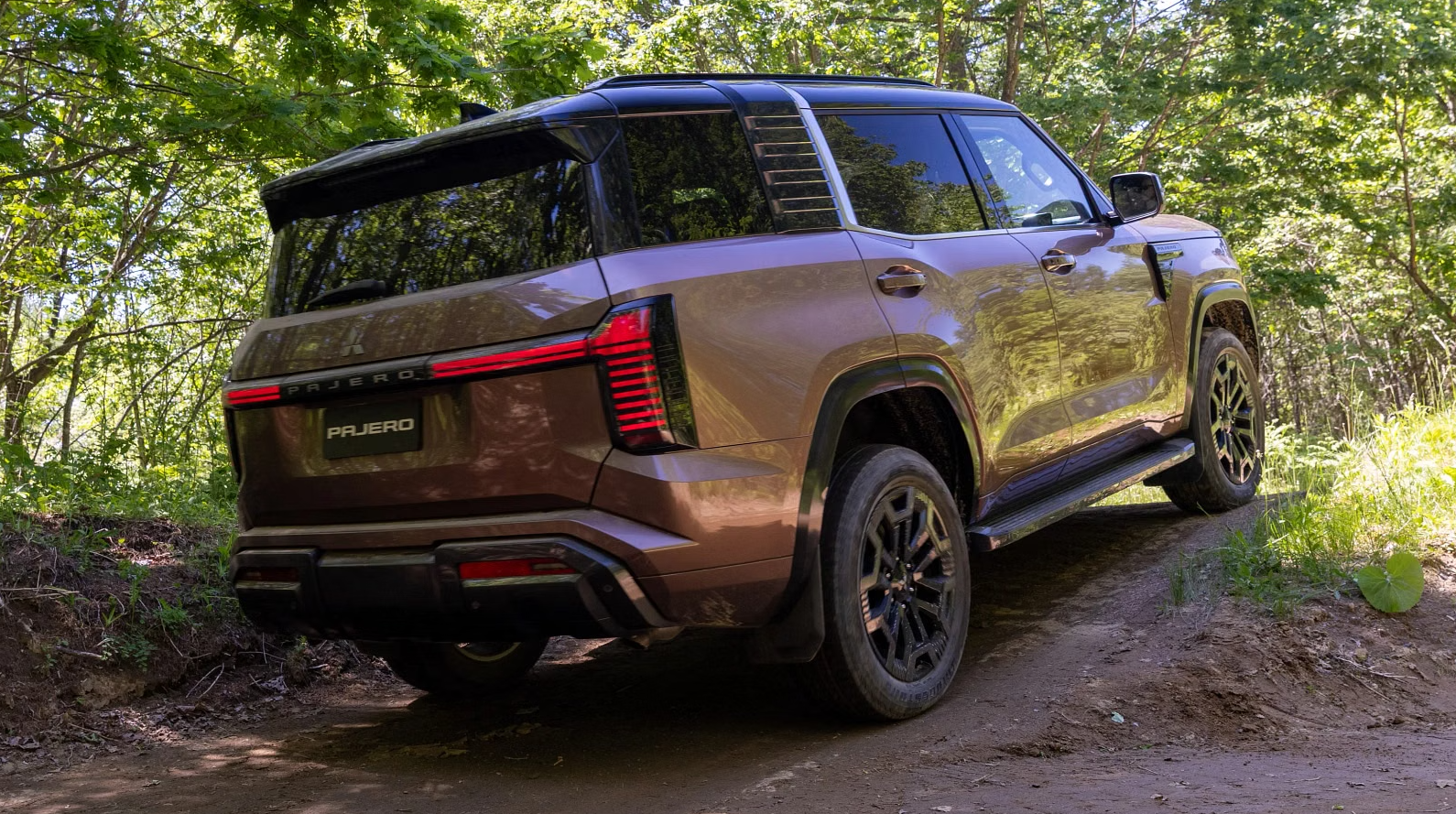 Mitsubishi Pajero 4.png