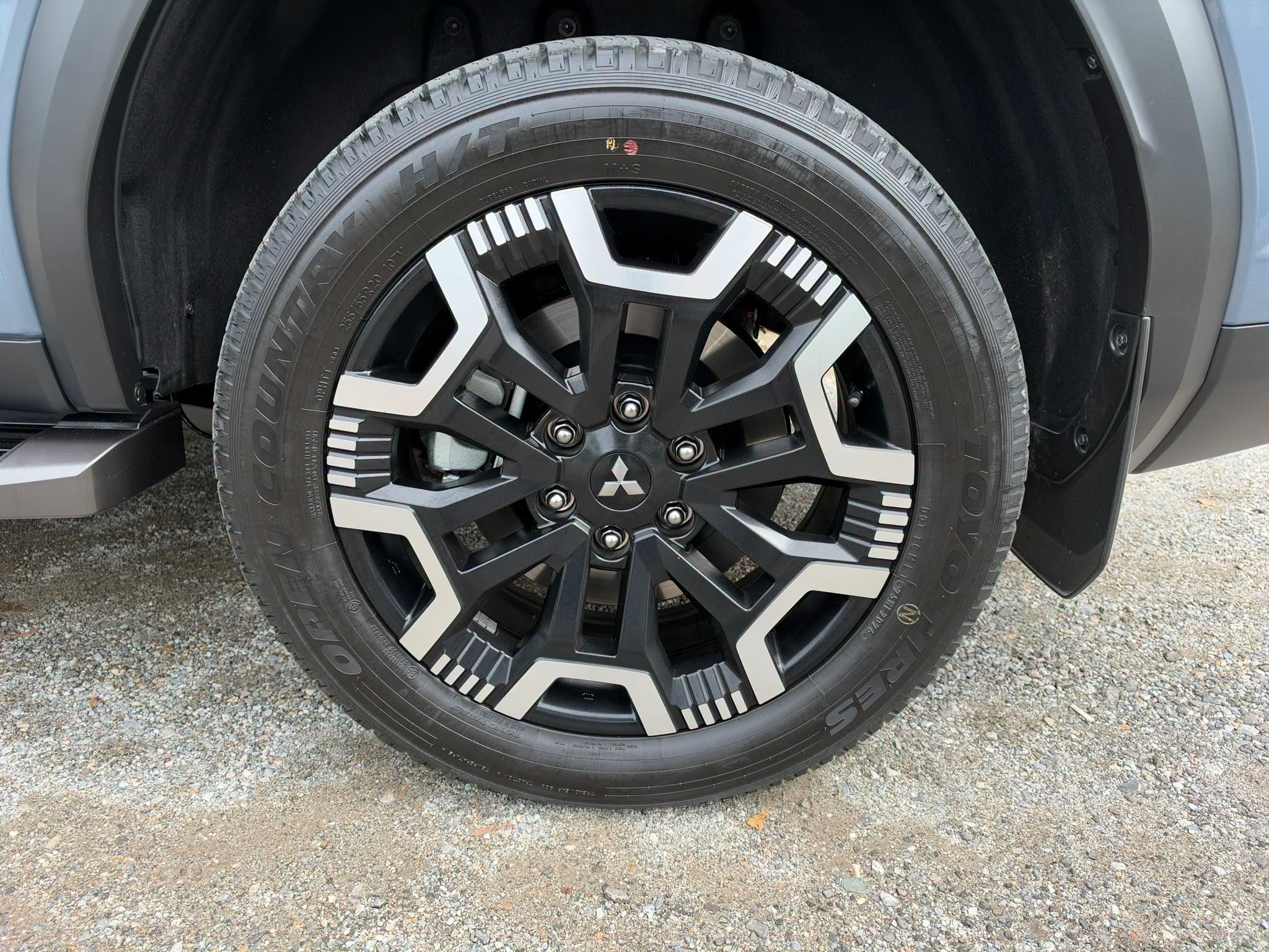 Mitsubishi PAJERO-a2.jpg