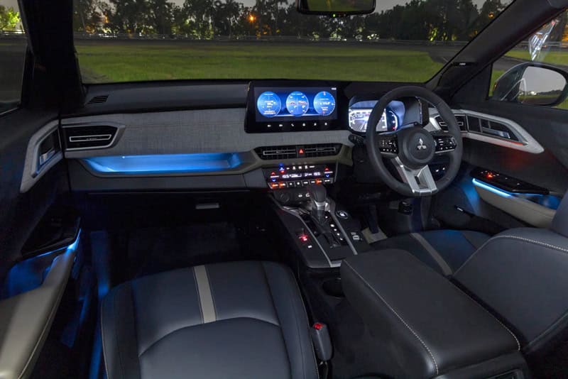 Mitsubishi xFORCE HEV-a9.jpg