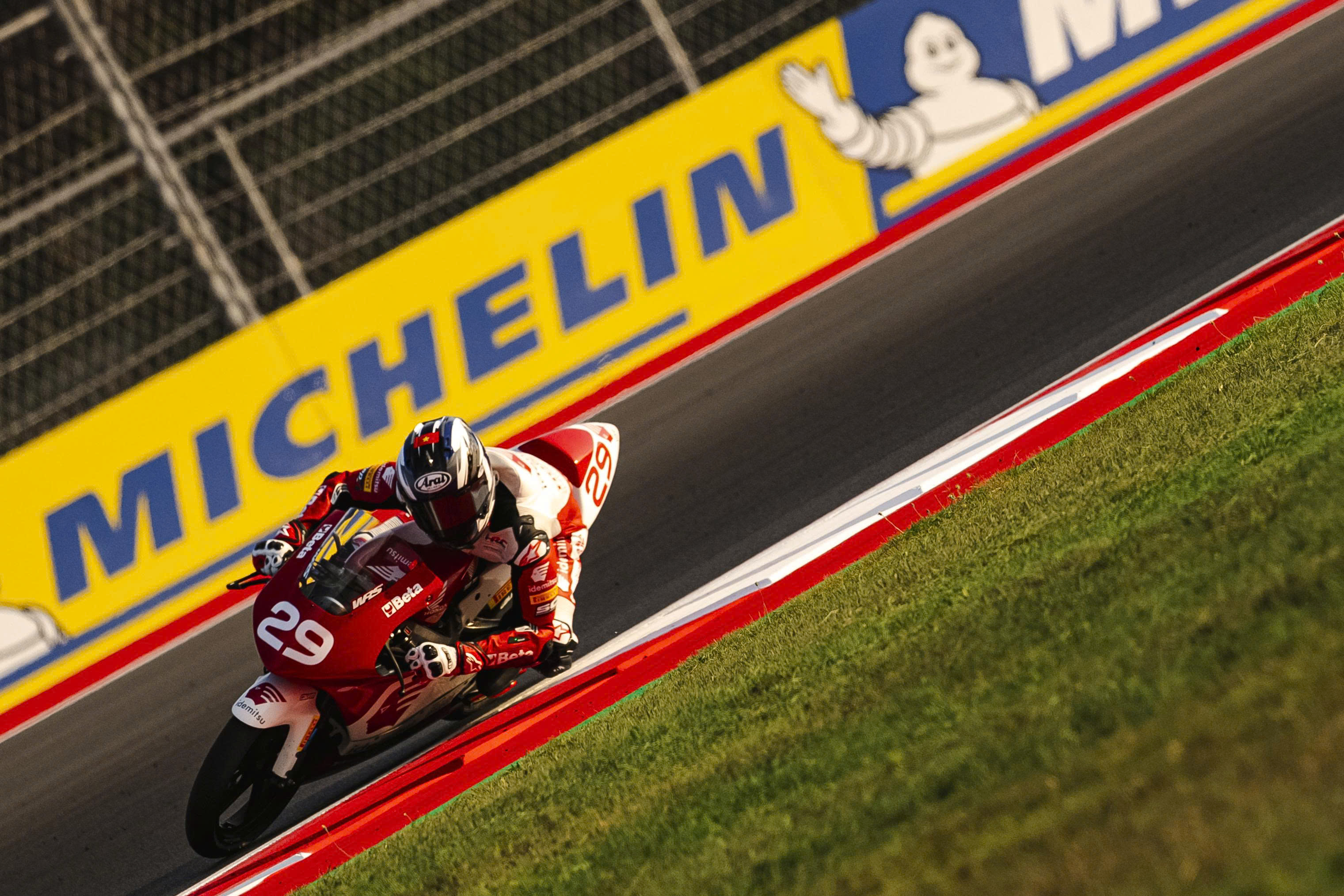Moto4-1.jpg