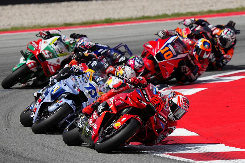motogp vào cua.jpg