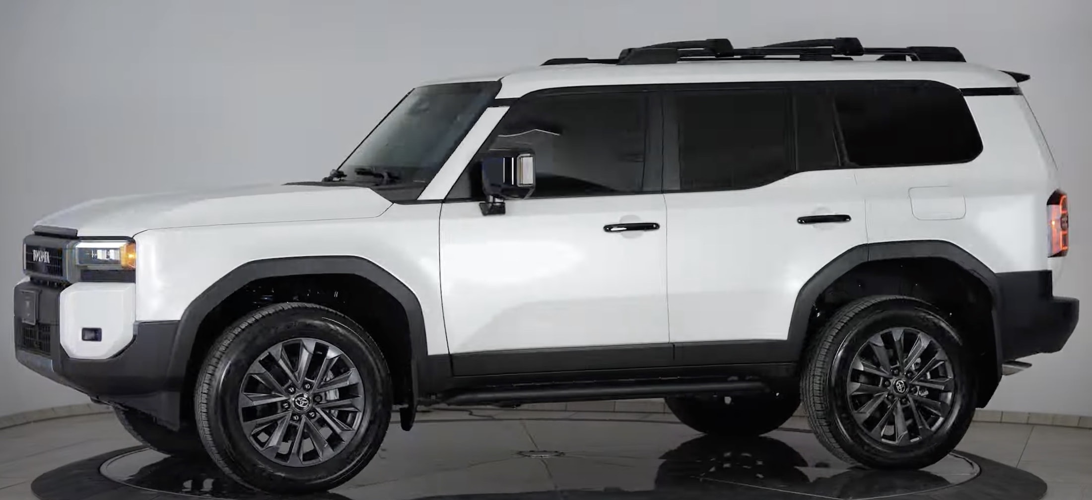 this-bulletproof-toyota-land-cruiser-is-now-really-built-like-a-tank_2.jpg