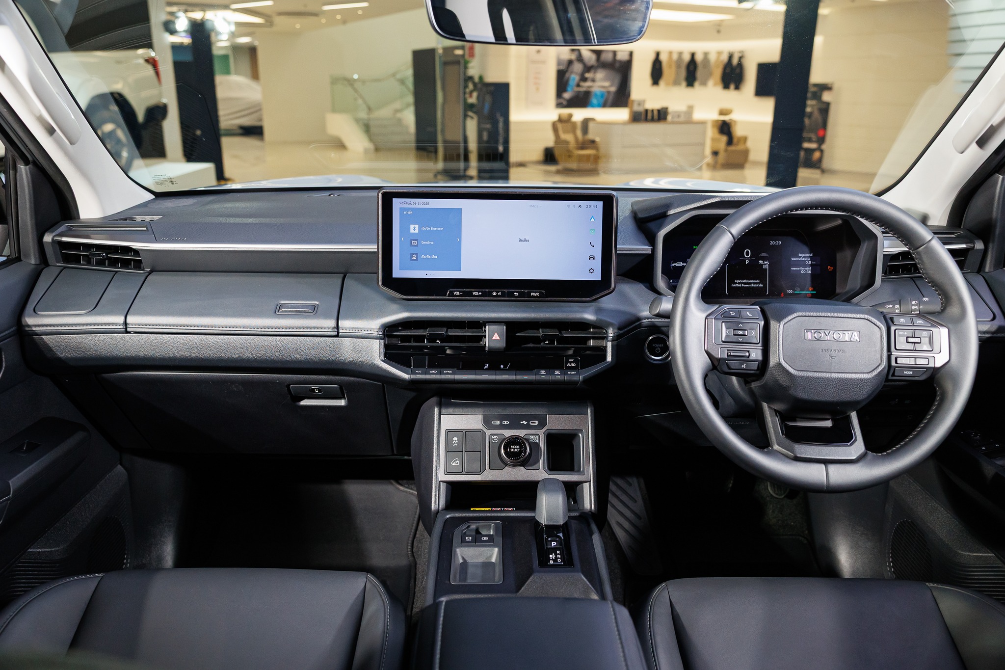 Toyota Hilux BEV 8.jpg