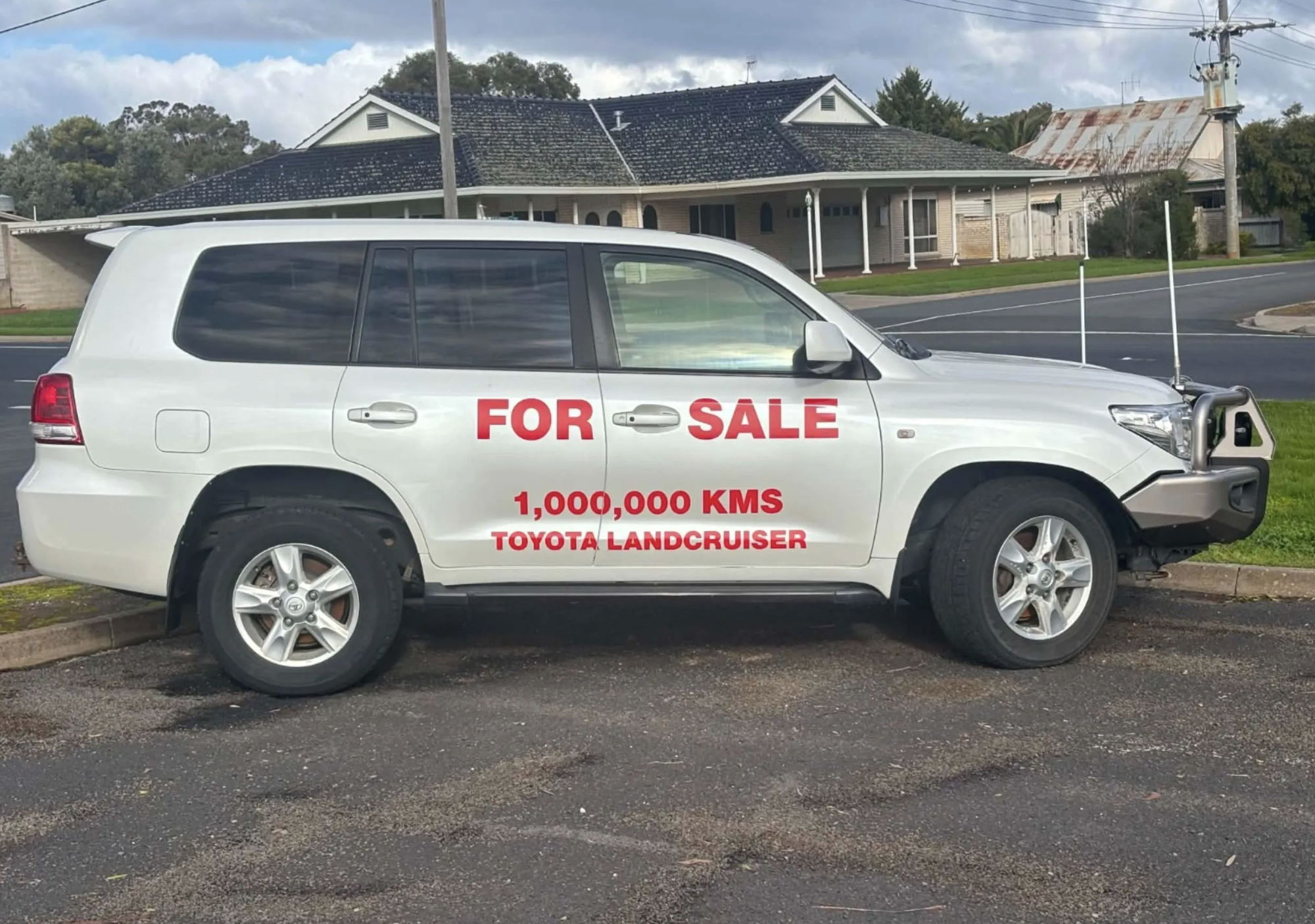 Toyota Land Cruiser  2026-08-08 lúc 11.38.25.png