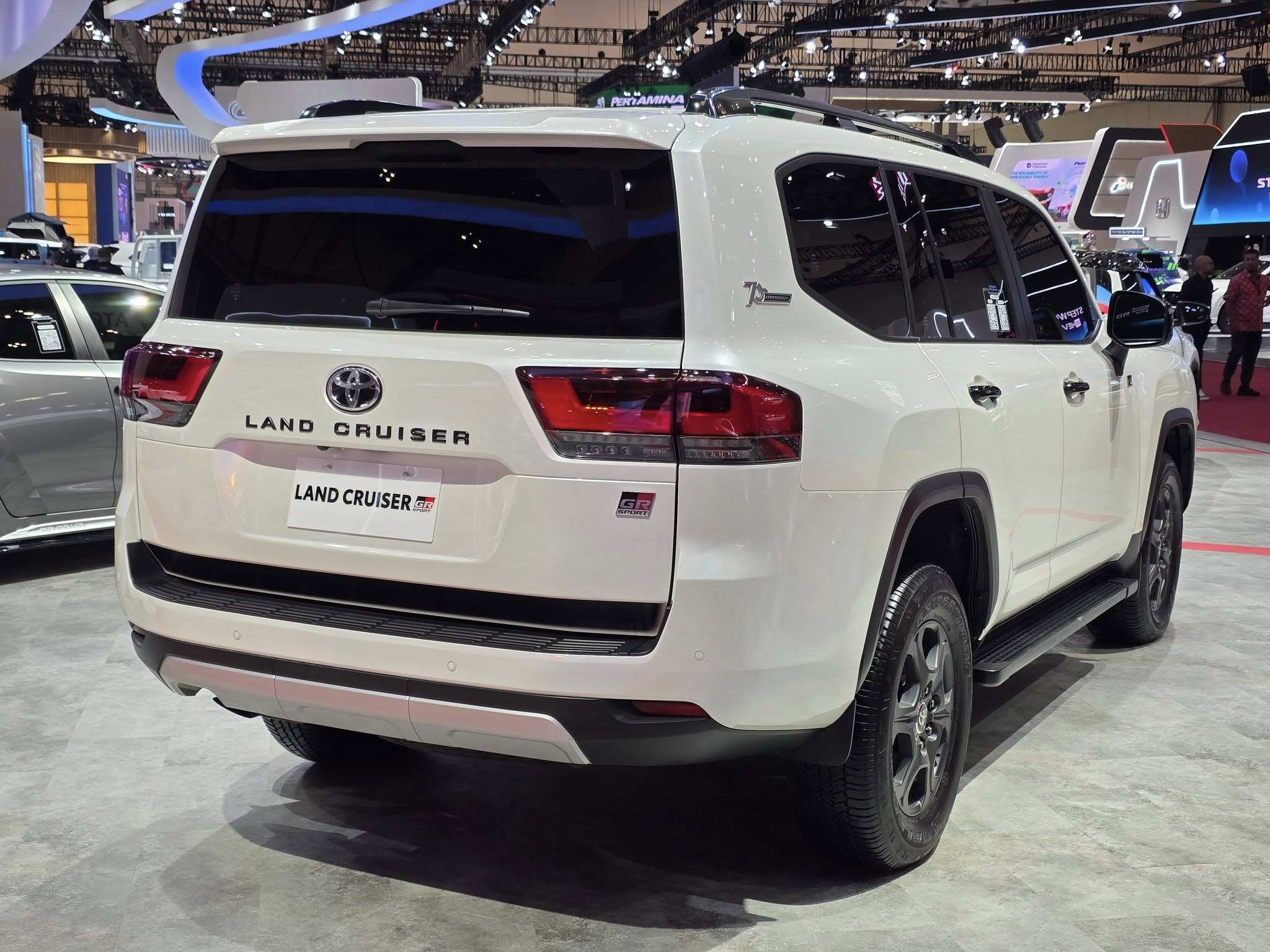 Toyota Land Cruiser 300 GR Sport 2.jpg Toyota Land Cruiser 300 GR Sport 2.jpg