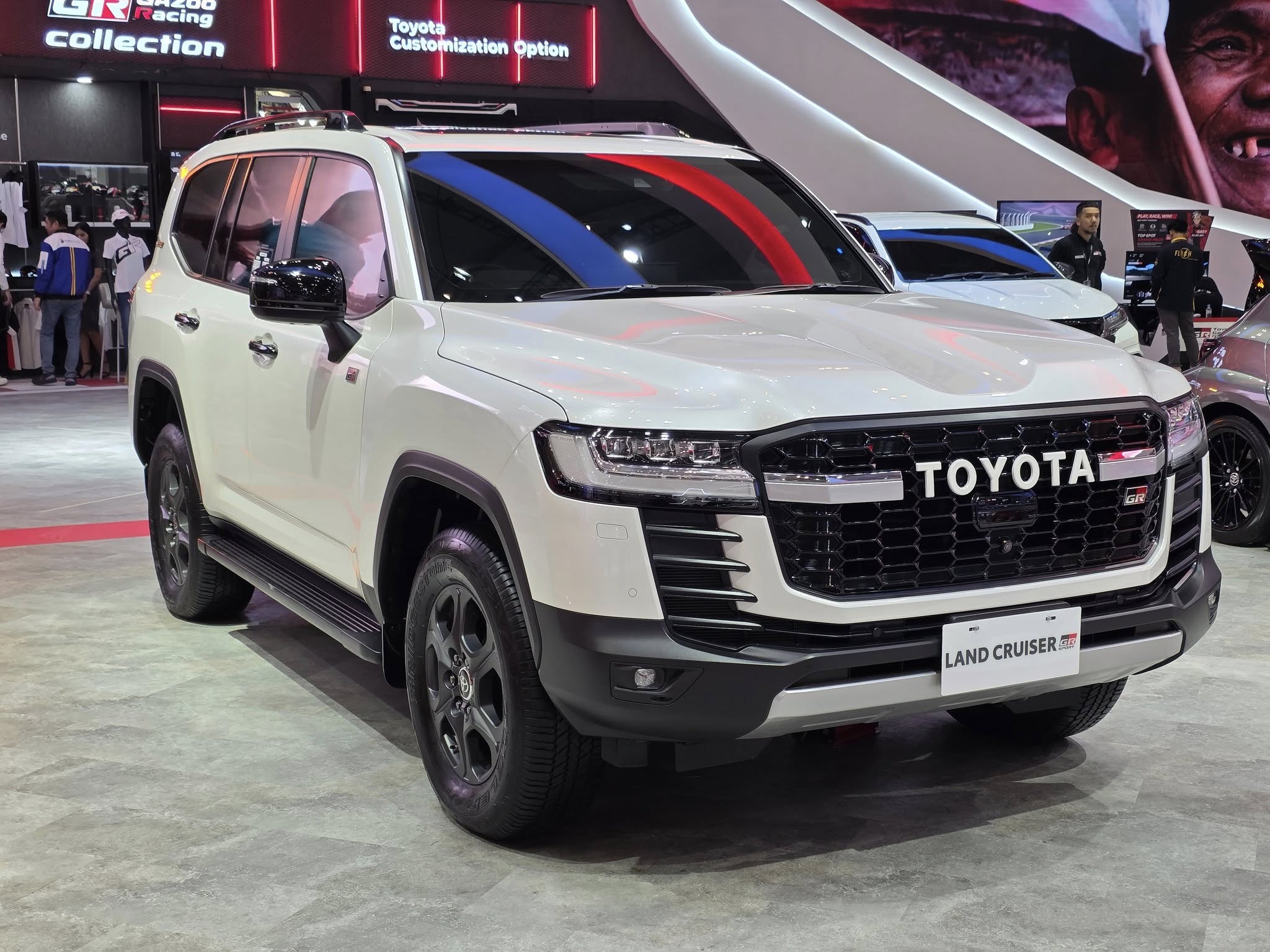 Toyota Land Cruiser 300 GR Sport 6.jpg Toyota Land Cruiser 300 GR Sport 6.jpg
