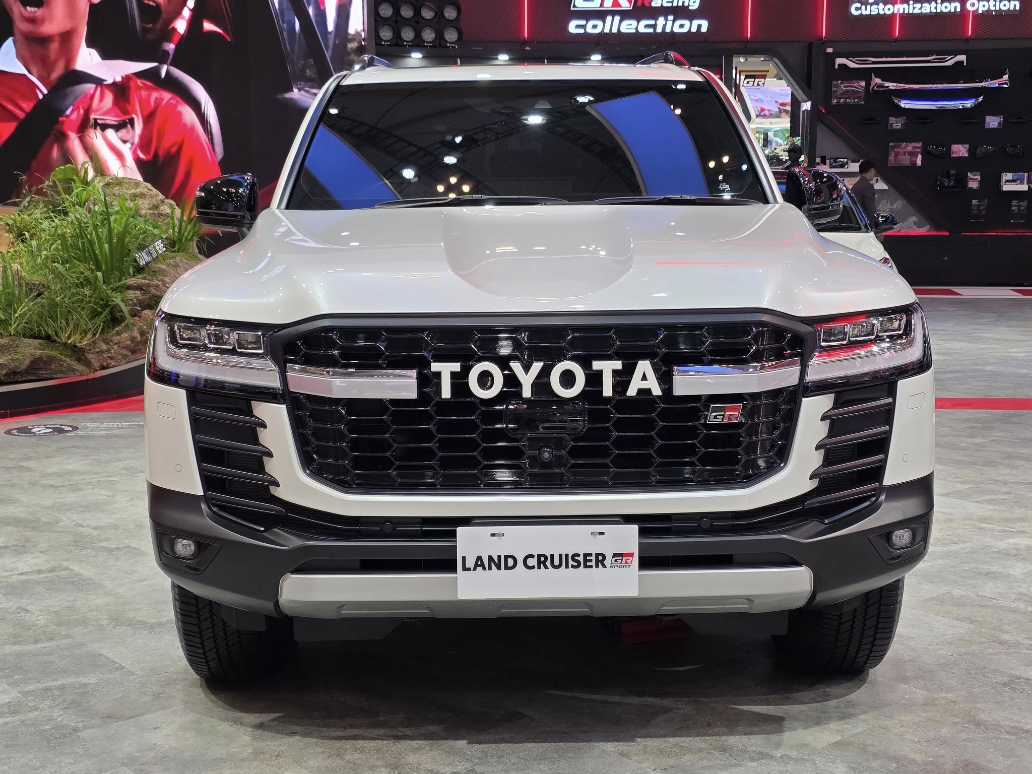 Toyota Land Cruiser 300 GR Sport 7.jpg Toyota Land Cruiser 300 GR Sport 7.jpg