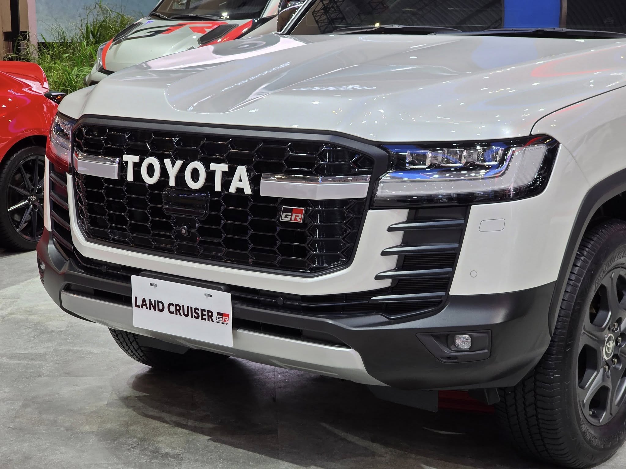 Toyota Land Cruiser 300 GR Sport 8.jpg Toyota Land Cruiser 300 GR Sport 8.jpg