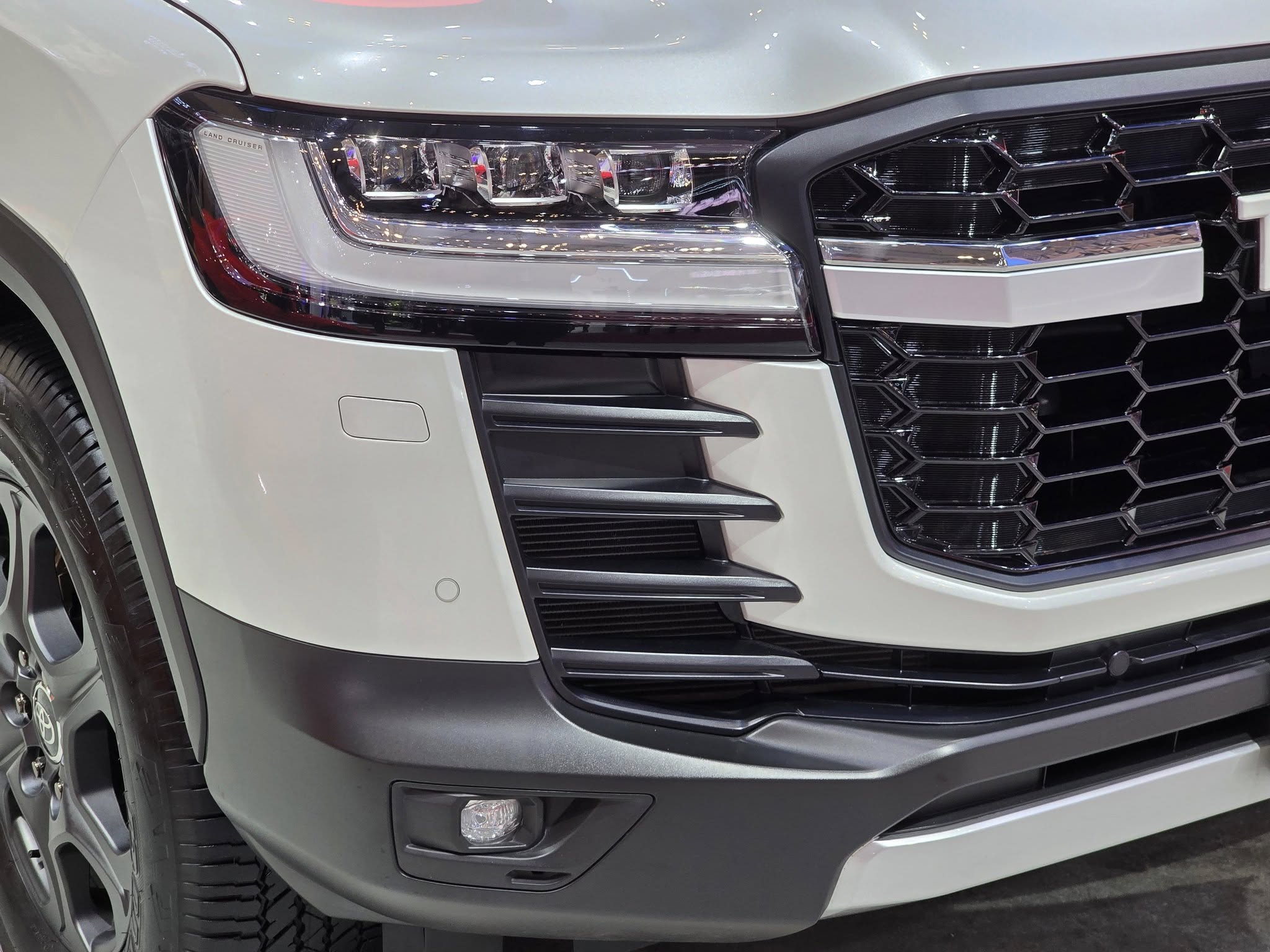 Toyota Land Cruiser 300 GR Sport 9.jpg Toyota Land Cruiser 300 GR Sport 9.jpg