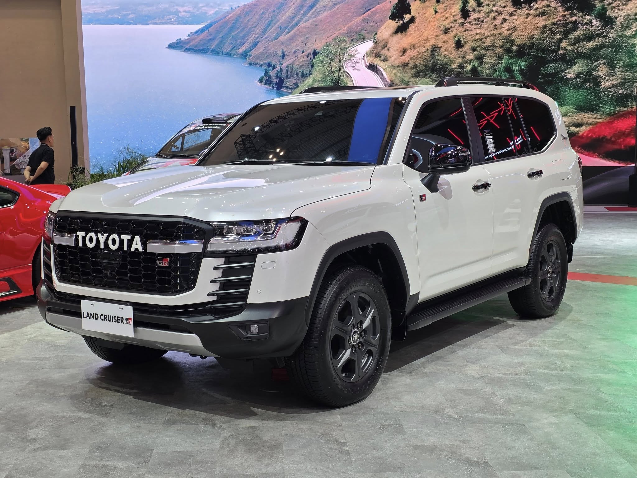 Toyota Land Cruiser 300 GR Sport.jpg Toyota Land Cruiser 300 GR Sport.jpg