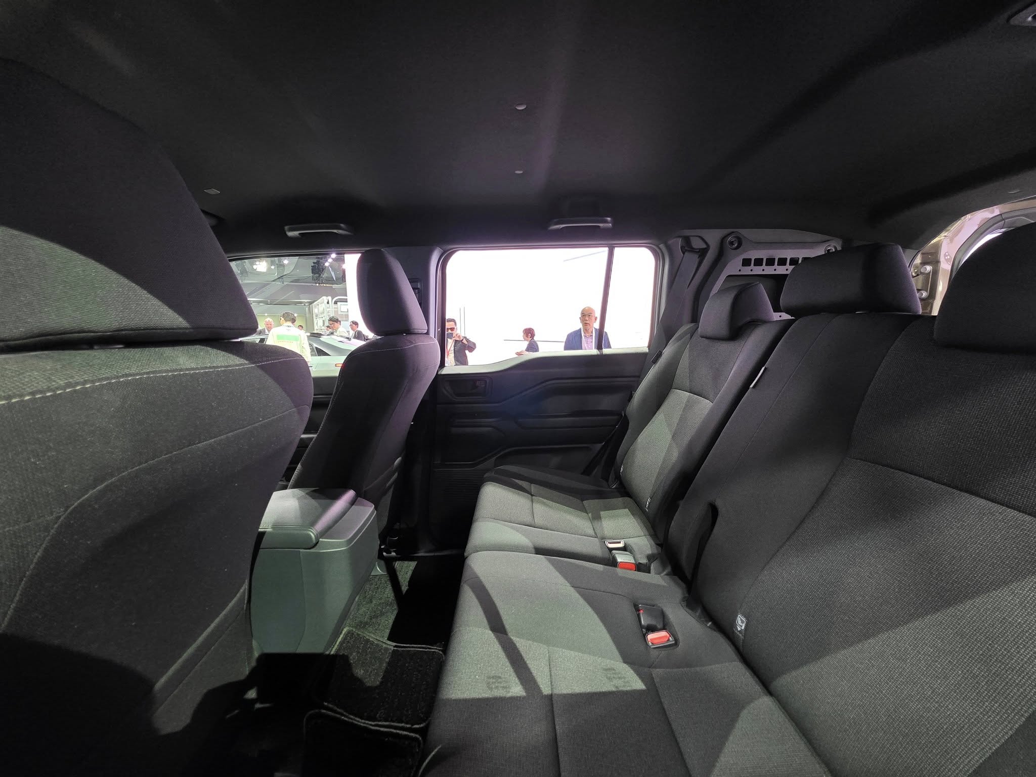 Toyota Land Cruiser FJ 16.jpg Toyota Land Cruiser FJ 16.jpg