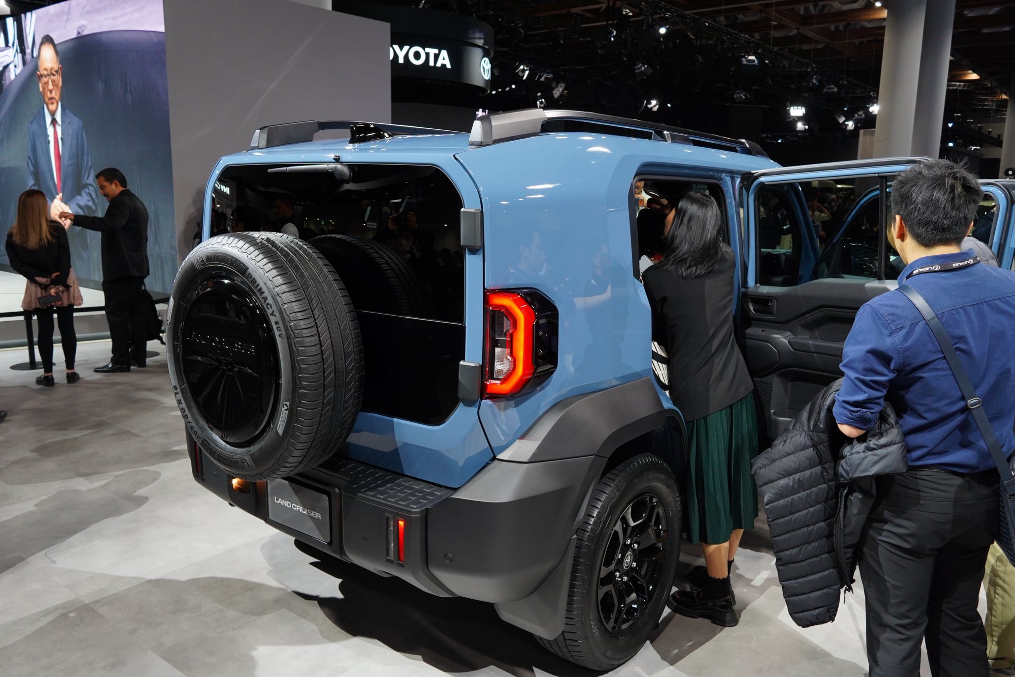 Toyota Land Cruiser FJ 2.jpg Toyota Land Cruiser FJ 2.jpg