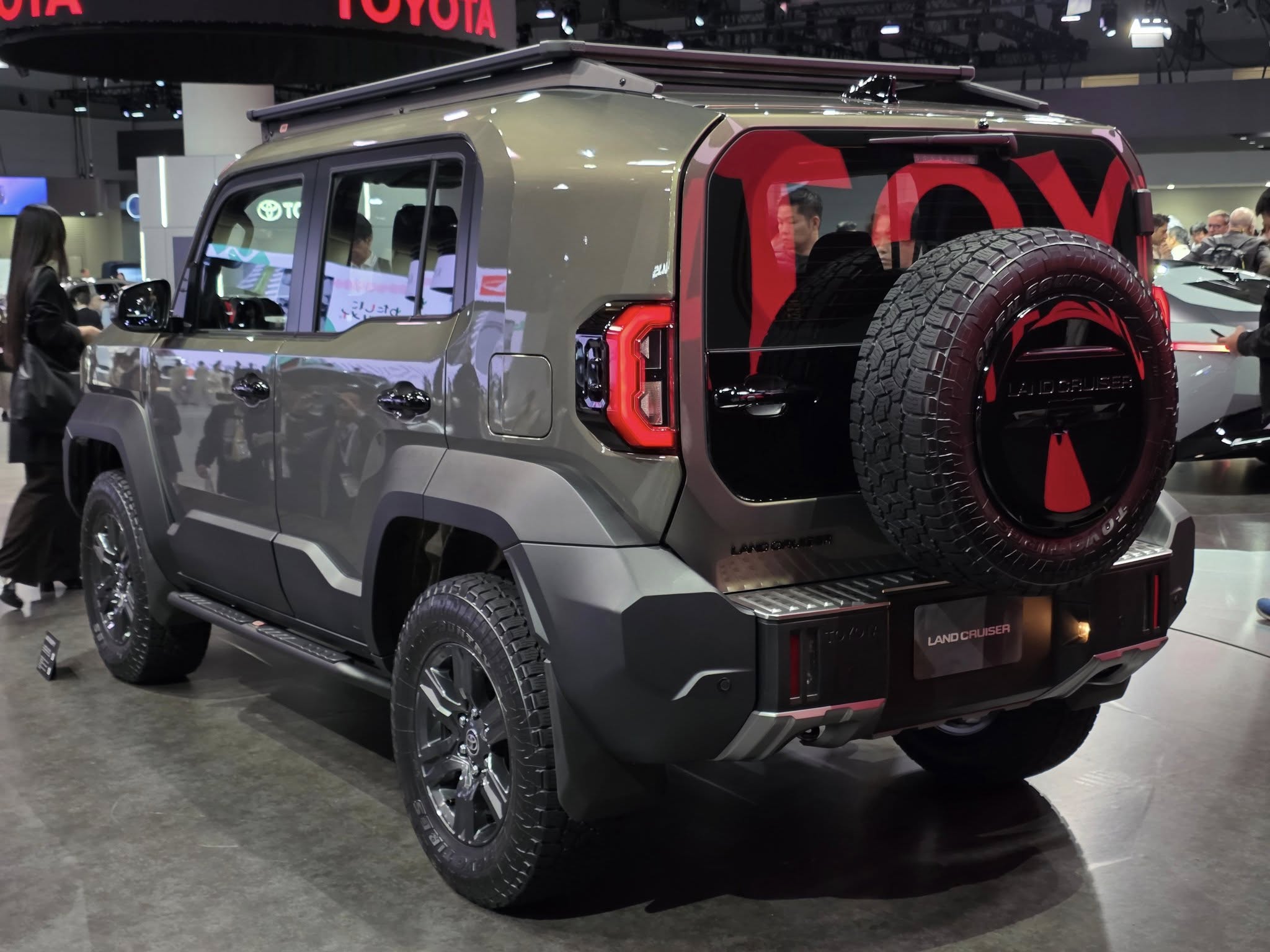 Toyota Land Cruiser FJ 2.jpg Toyota Land Cruiser FJ 2.jpg