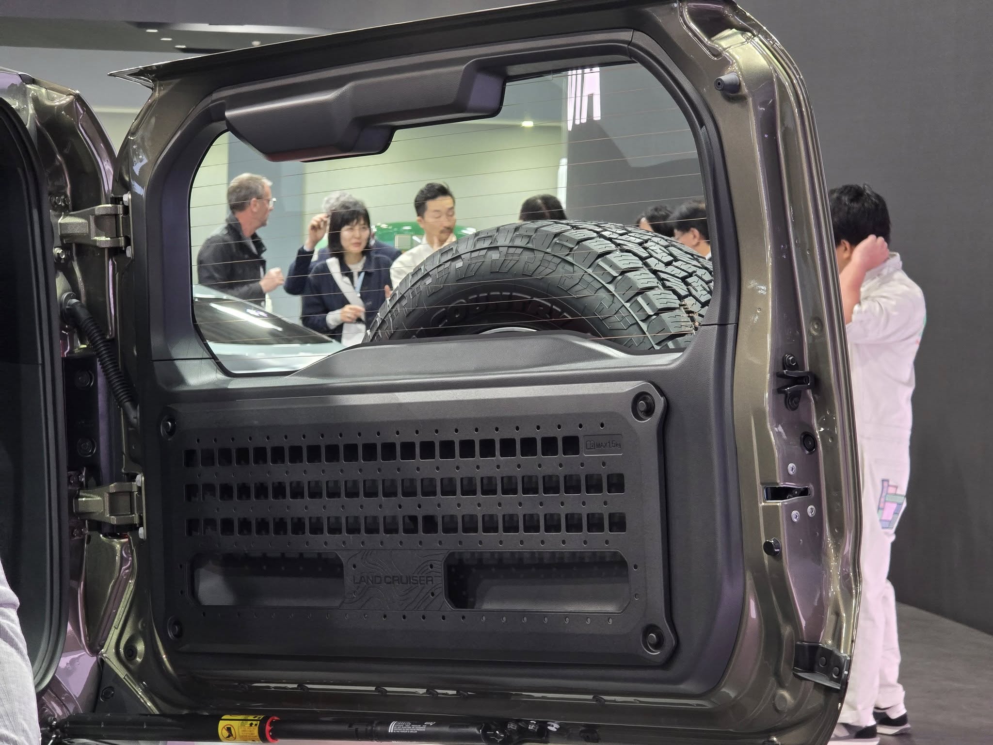 Toyota Land Cruiser FJ 20.jpg Toyota Land Cruiser FJ 20.jpg