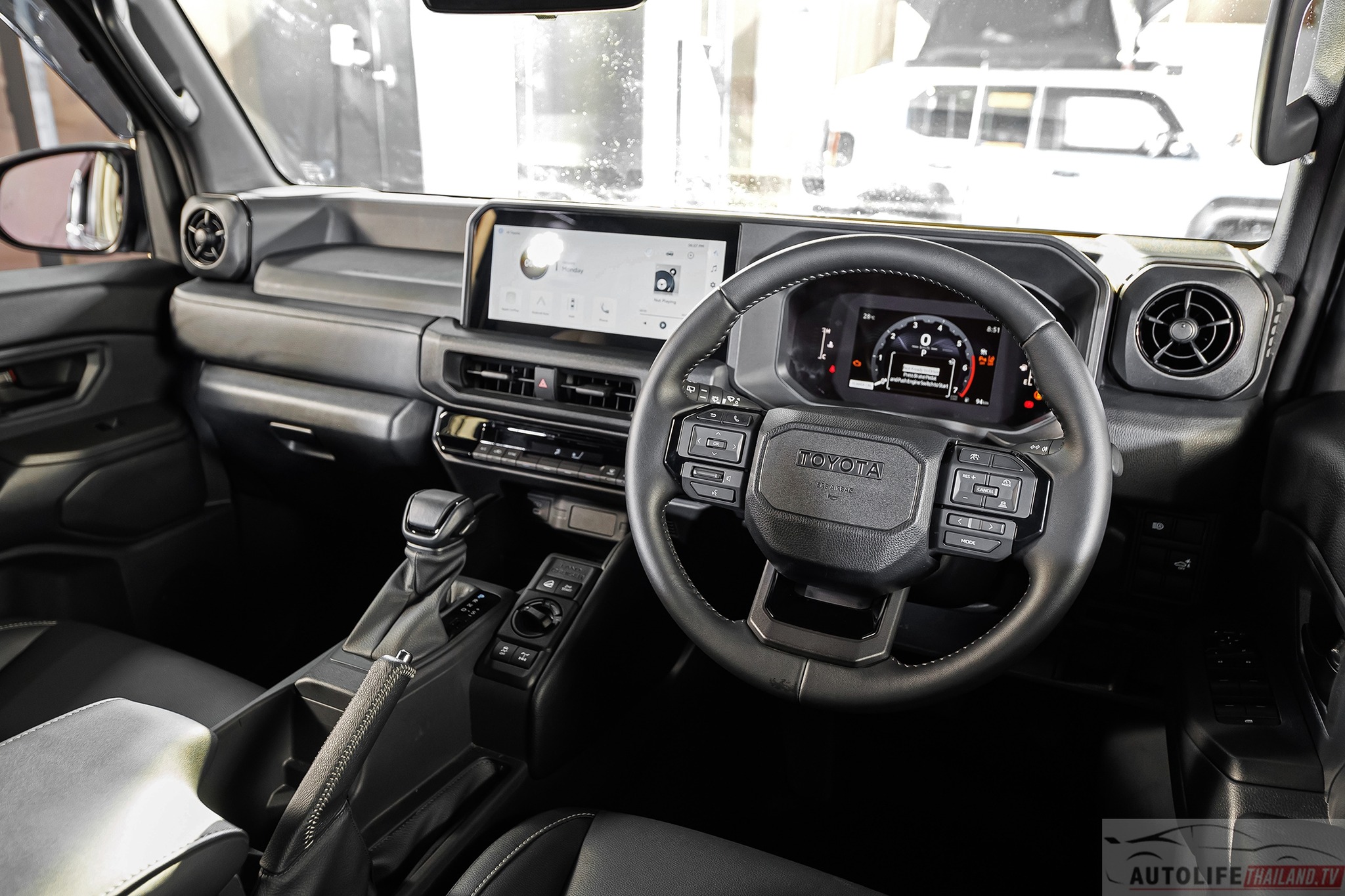 Toyota Land Cruiser FJ 2026 5.jpg