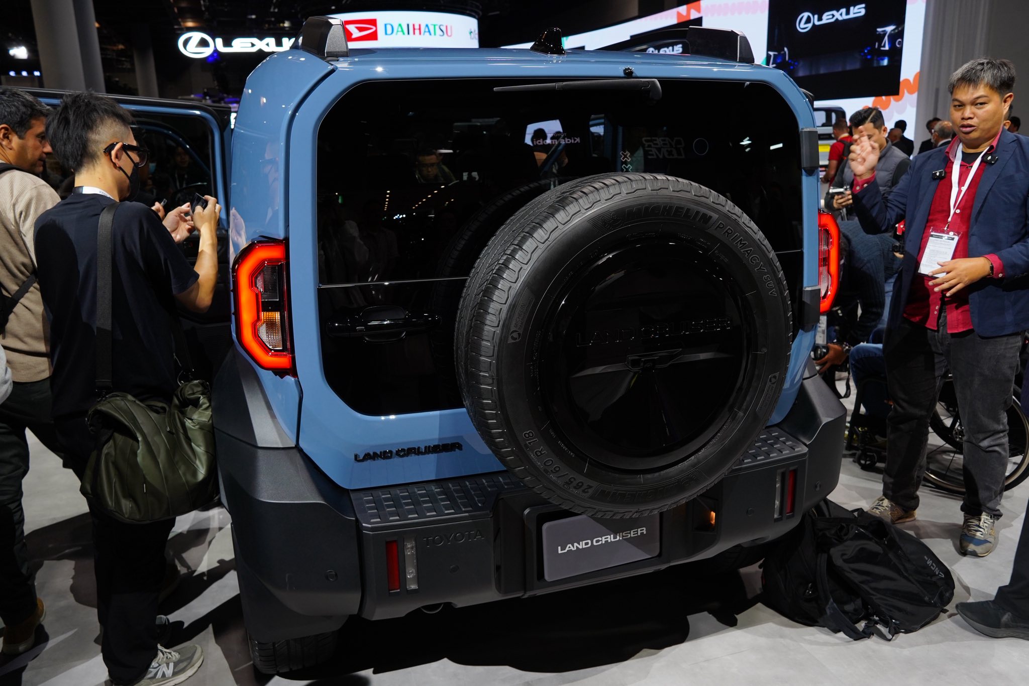 Toyota Land Cruiser FJ 3.jpg Toyota Land Cruiser FJ 3.jpg