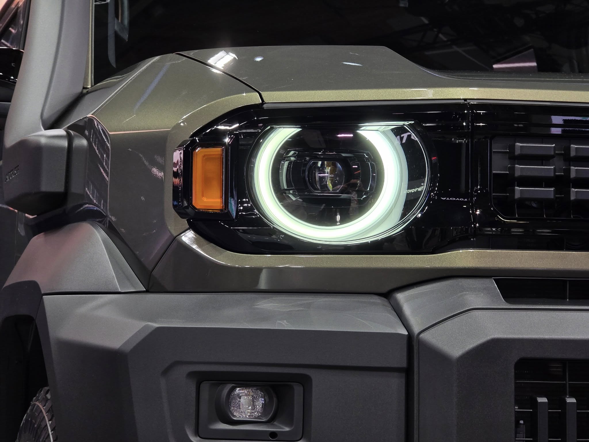 Toyota Land Cruiser FJ 5.jpg Toyota Land Cruiser FJ 5.jpg