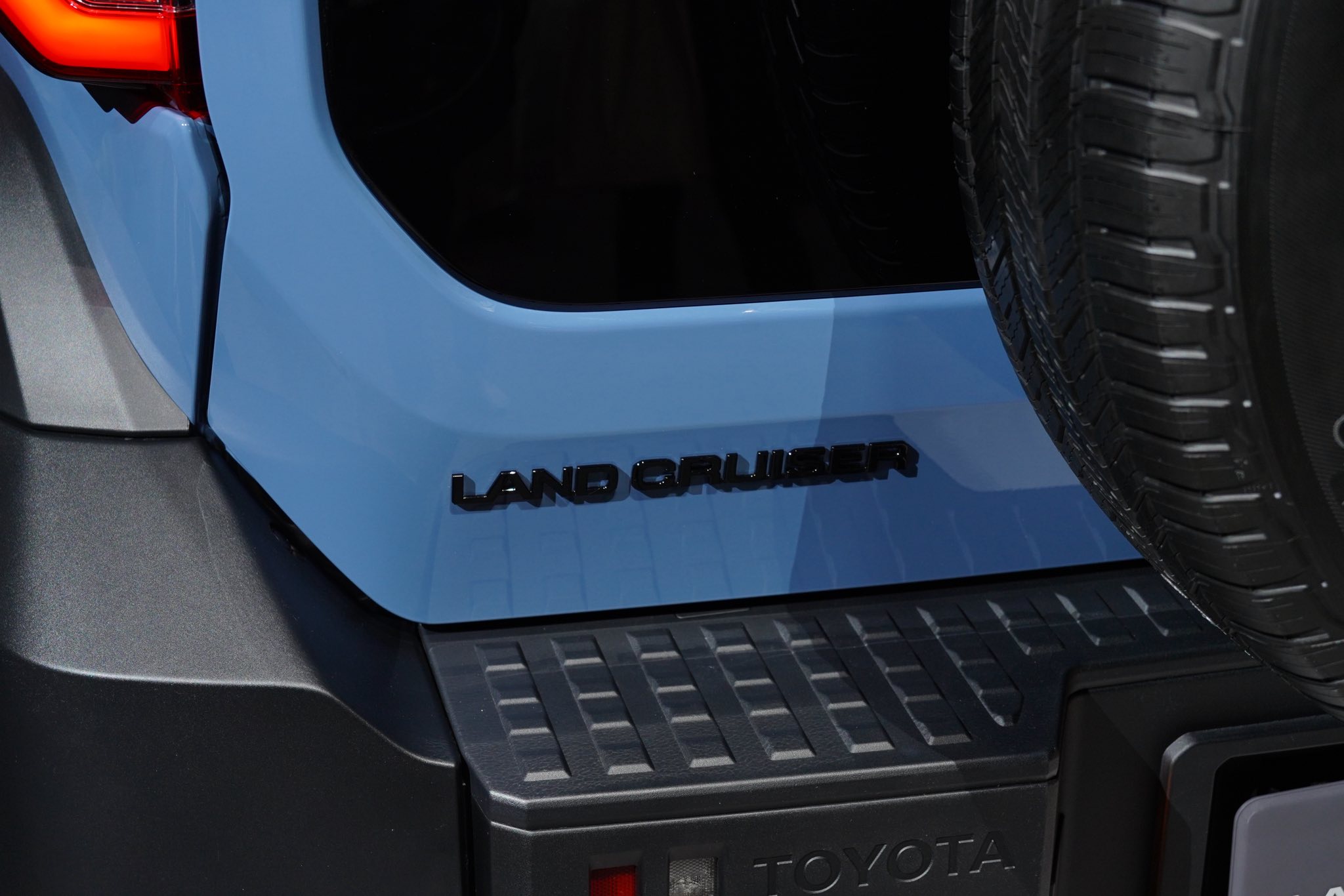 Toyota Land Cruiser FJ 8.jpg Toyota Land Cruiser FJ 8.jpg