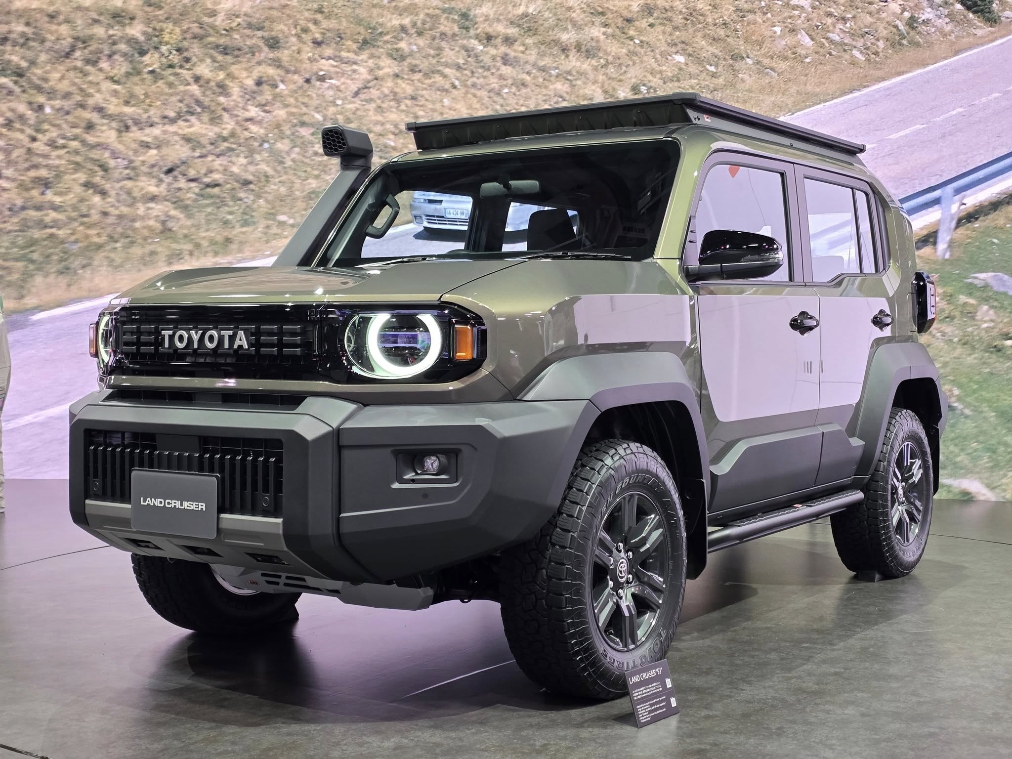 Toyota Land Cruiser FJ 8.jpg Toyota Land Cruiser FJ 8.jpg
