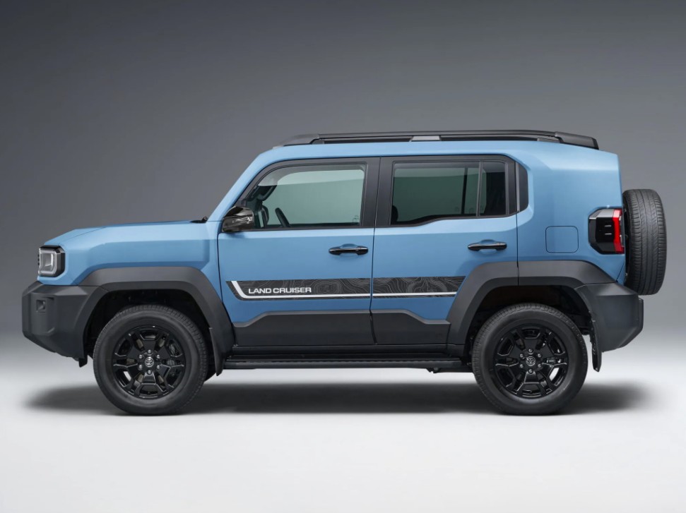 Toyota-Land-Cruiser-FJ-Japan-Accessories-3-2048x1536.jpg