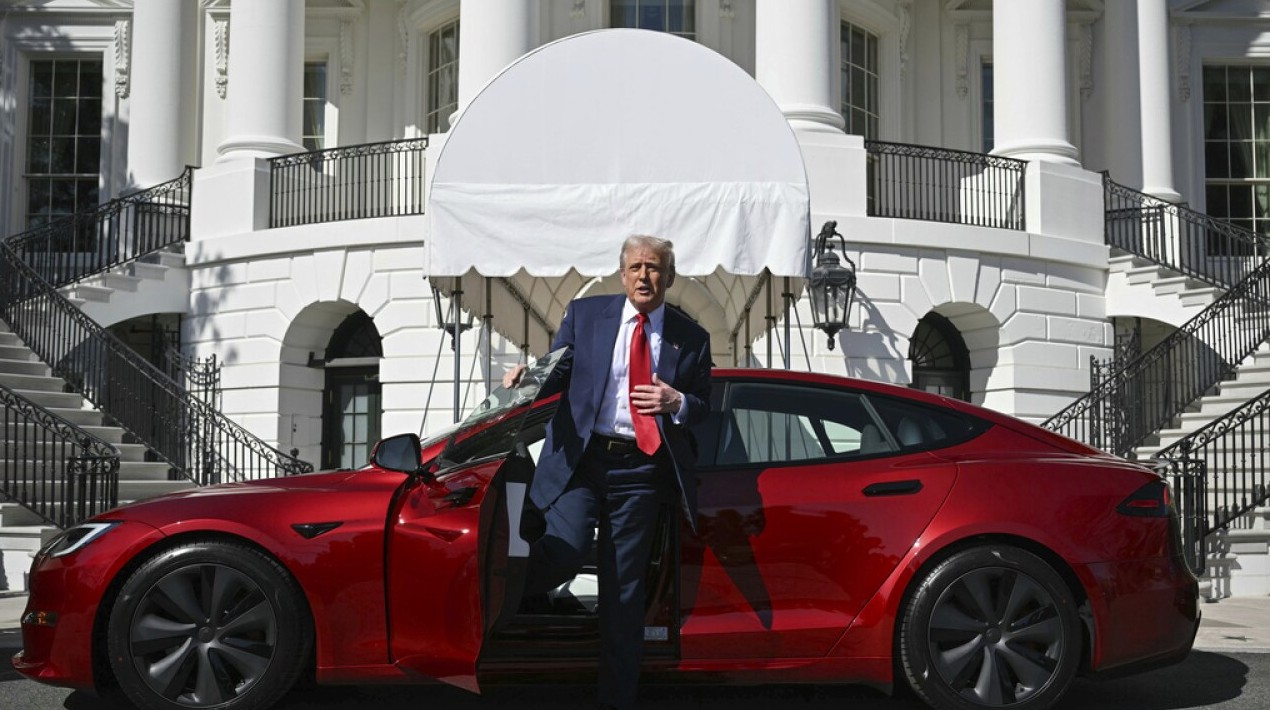 Trump Tesla 4.jpg