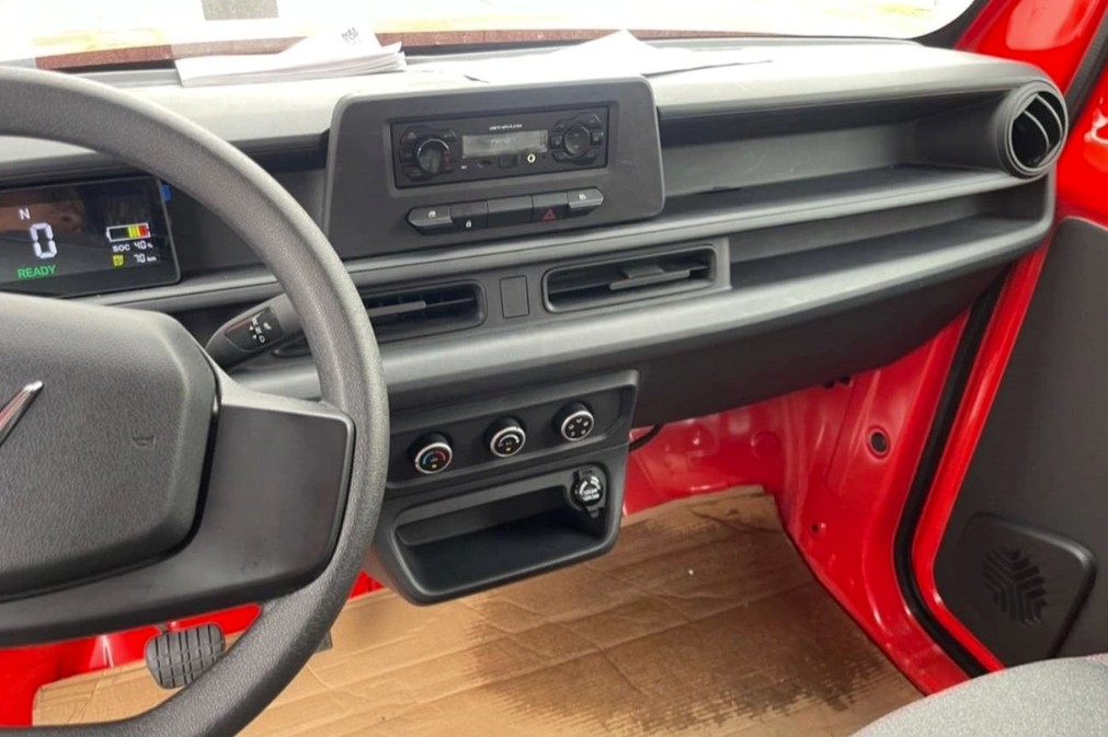 vinfast-ec-van 2.jpg