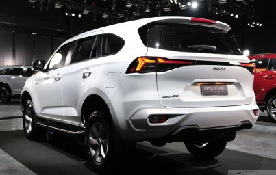 Isuzu MU-X 2.jpg