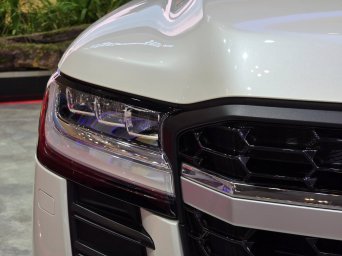 Toyota Land Cruiser 300 GR Sport 10.jpg